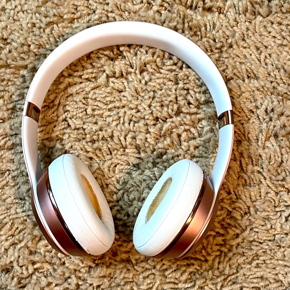 Rose gold headphones - Beats Solo3